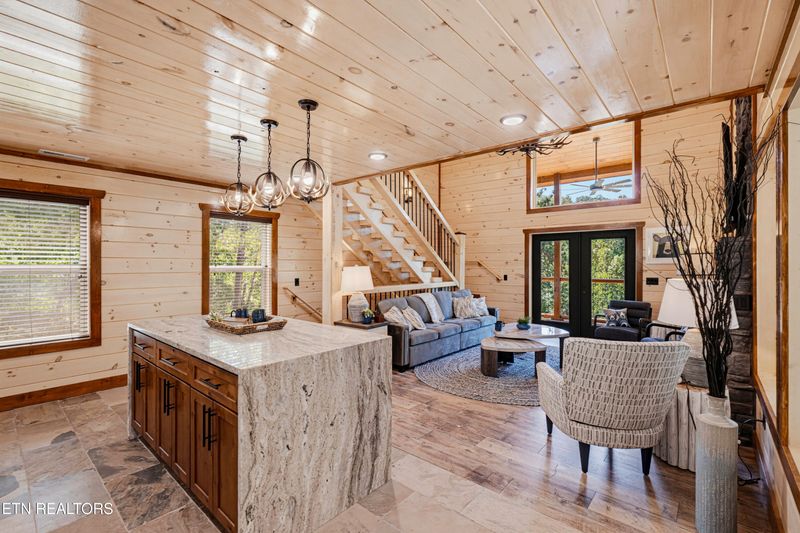 2145 Beach Front Dr, Sevierville, TN 37876