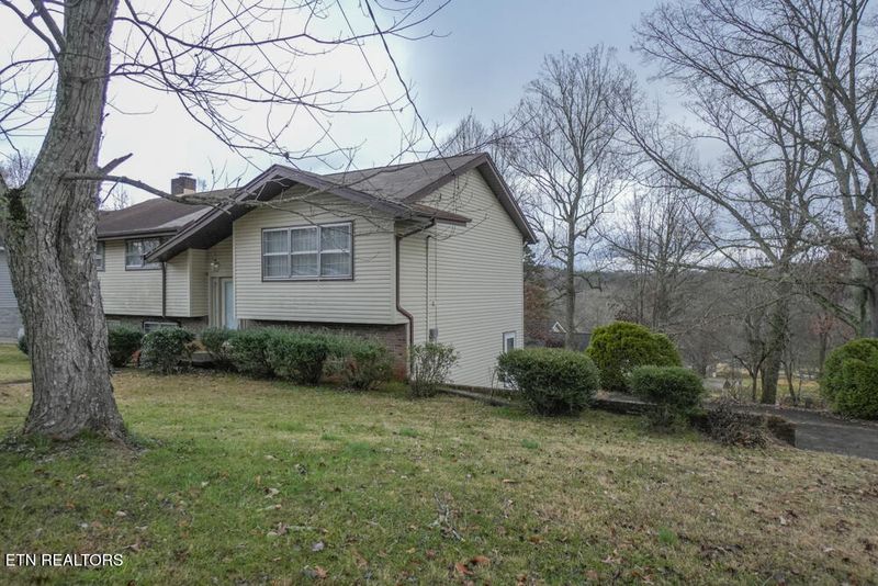 2145 E Ridgewood Dr, Louisville, TN 37777