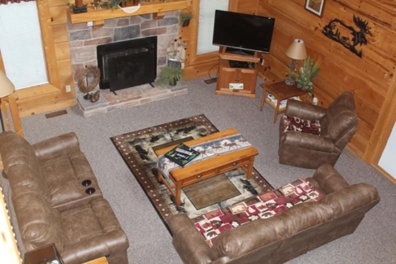 2145 Eagle Feather Dr, Sevierville, TN 37876