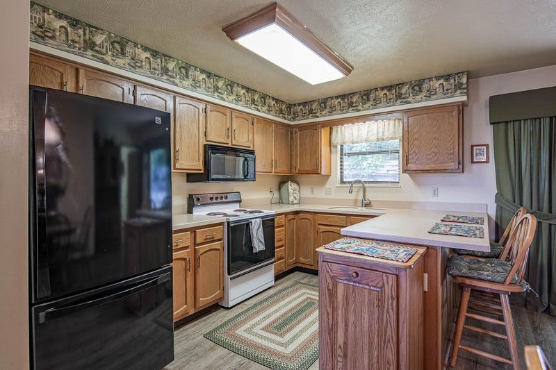 2145 Red Bank Cir, Sevierville, TN 37876