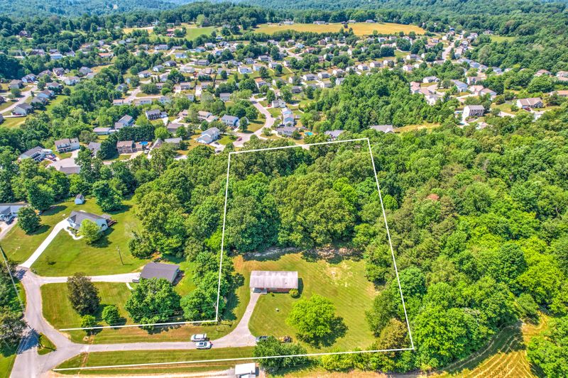215-221 Gardner Ln, Powell, TN 37849