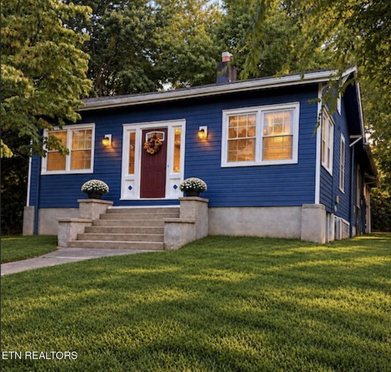 215 Campus Ln, Knoxville, TN 37918