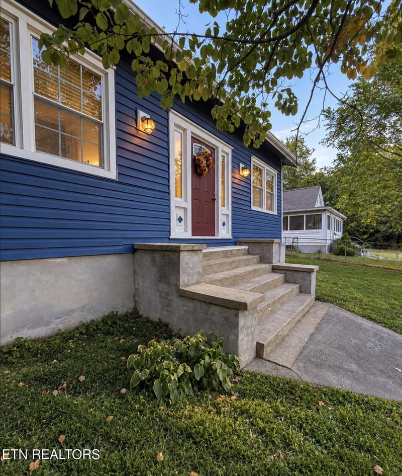 215 Campus Ln, Knoxville, TN 37918
