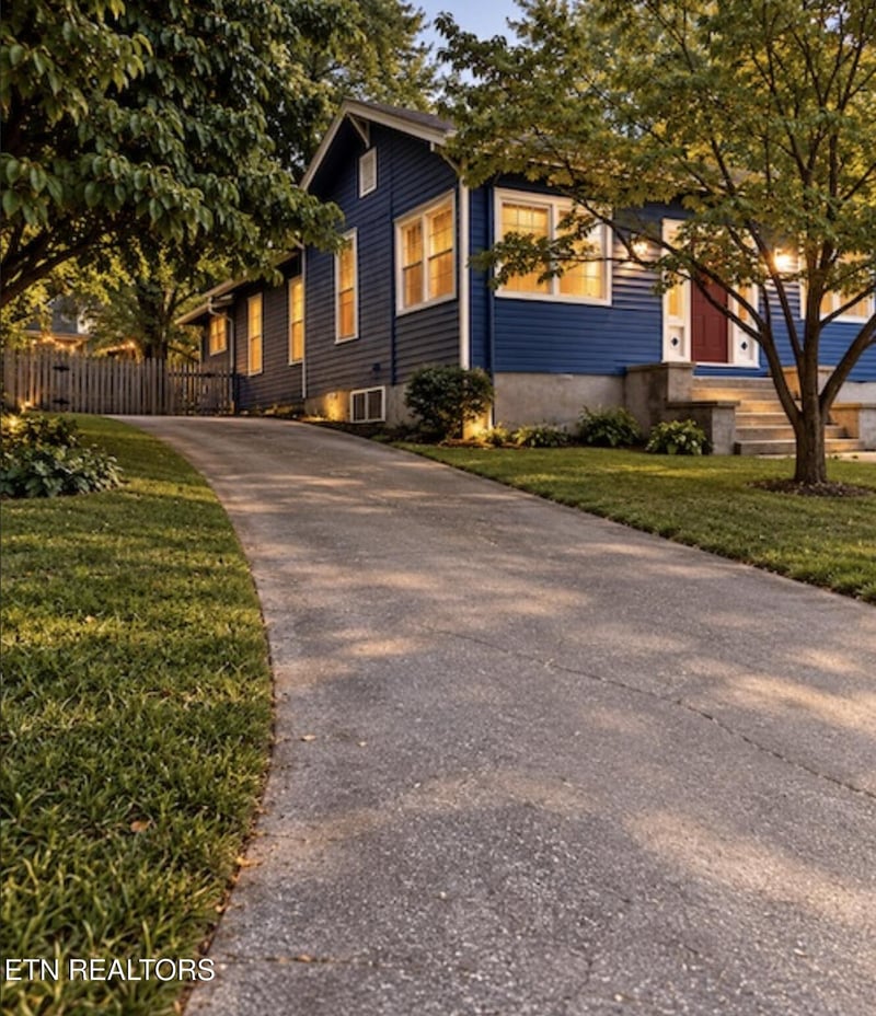 215 Campus Ln, Knoxville, TN 37918