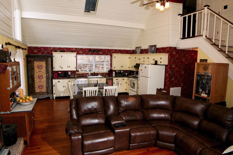 215 Co Rd 90, Riceville, TN 37370