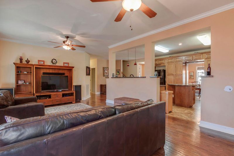 215 Daksi Ln, Loudon, TN 37774