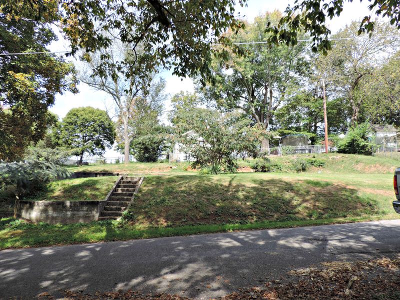 215 E 5th North St, Morristown, TN 37814