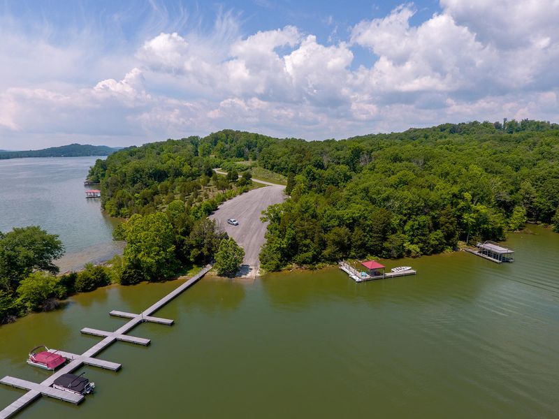 215 E Shore Dr, Rockwood, TN 37854