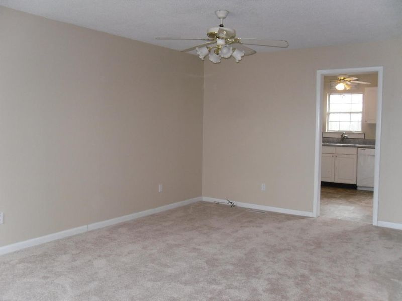 215 Eaves St, Athens, TN 37303