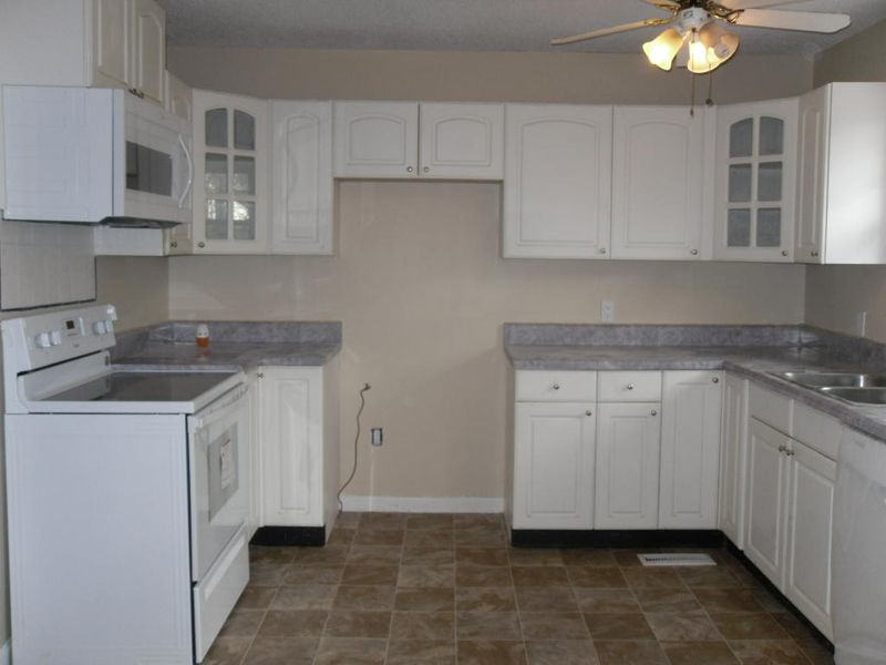 215 Eaves St, Athens, TN 37303