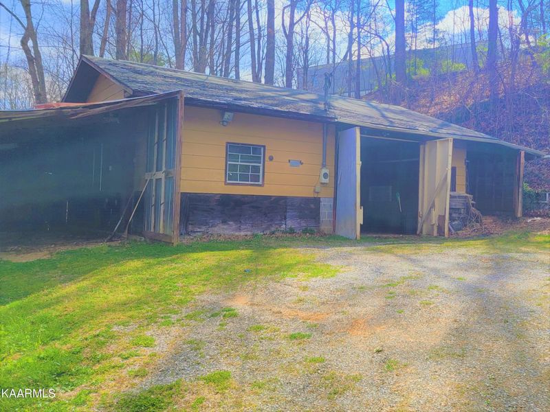 215 Maples Rd, Knoxville, TN 37920