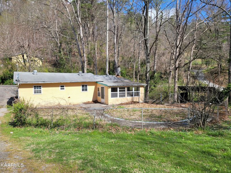 215 Maples Rd, Knoxville, TN 37920