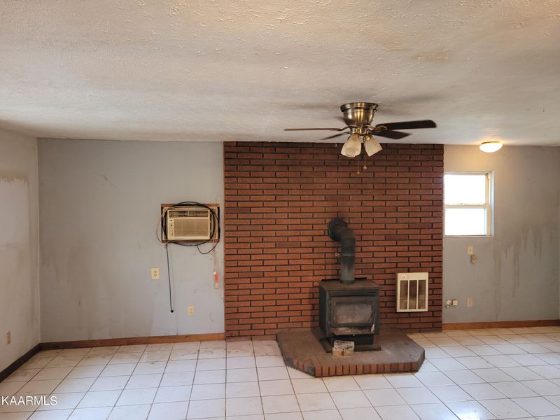 215 Maples Rd, Knoxville, TN 37920