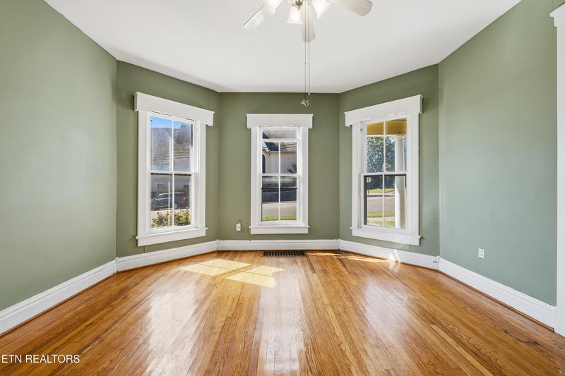 215 N C St, Lenoir City, TN 37771