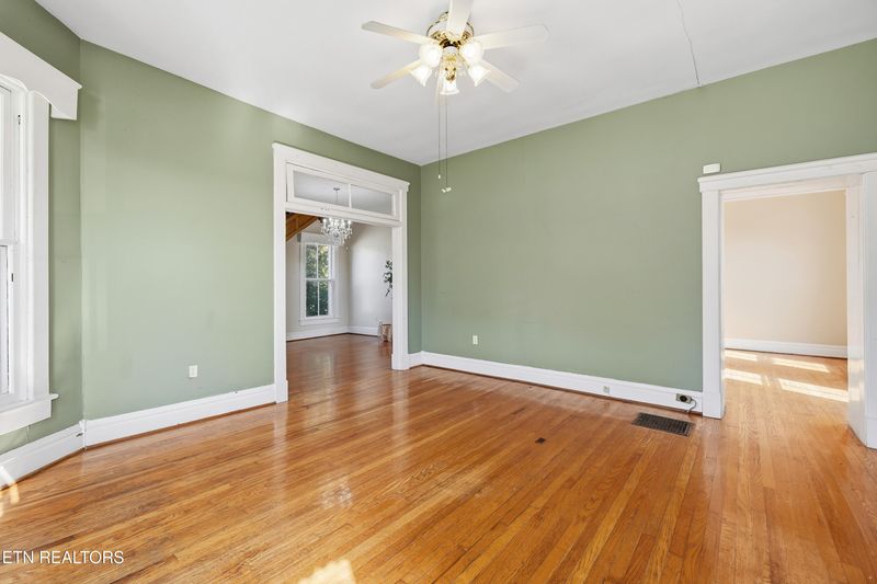 215 N C St, Lenoir City, TN 37771