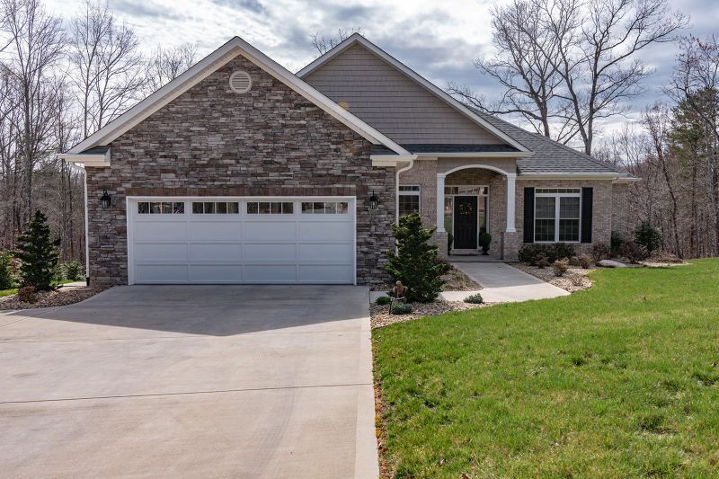 215 Osage Dr, Loudon, TN 37774