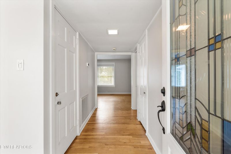 215 Outer Dr, Oak Ridge, TN 37830