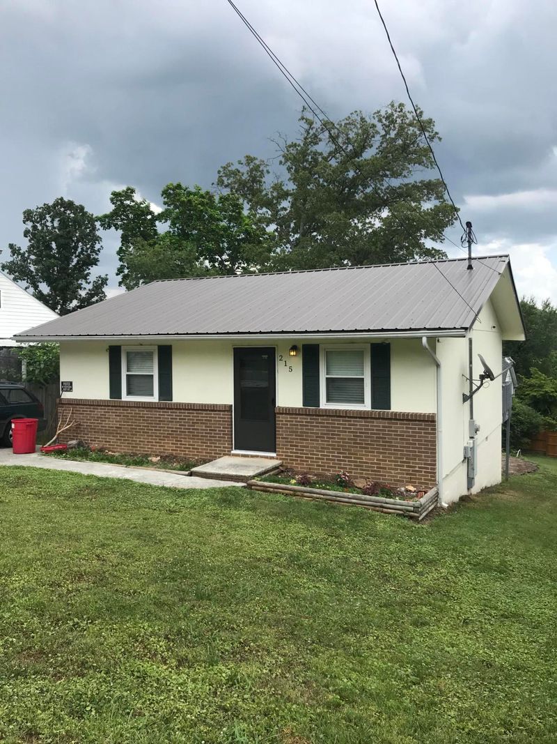 215 Pine St, Clinton, TN 37716
