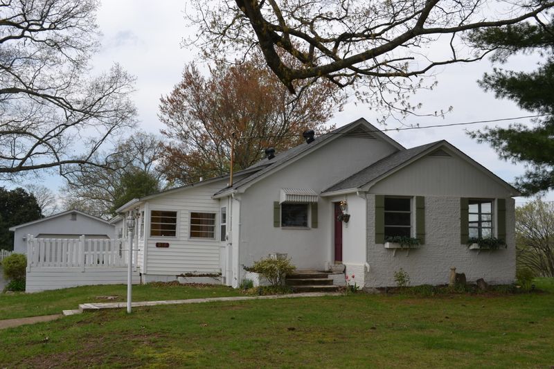215 Pinecrest Cir, Maryville, TN 37803