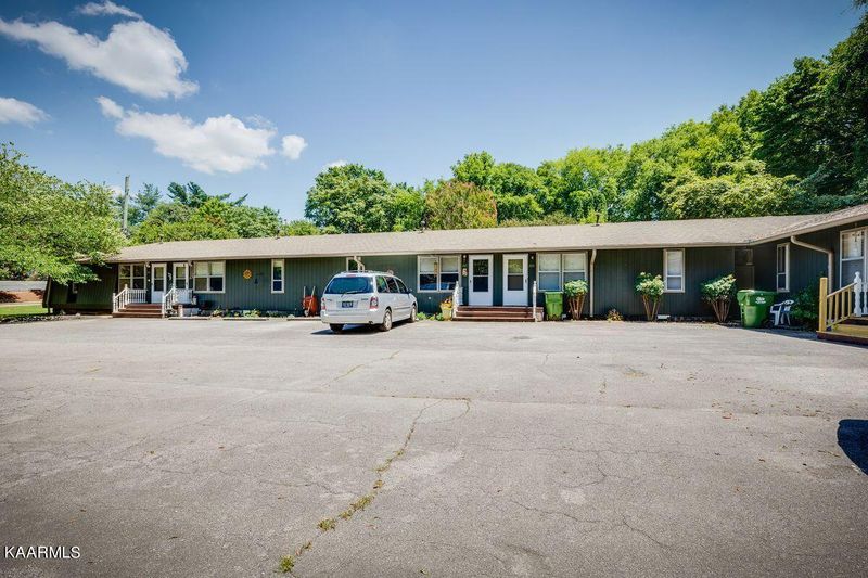 215 S Cedar St, Maryville, TN 37803