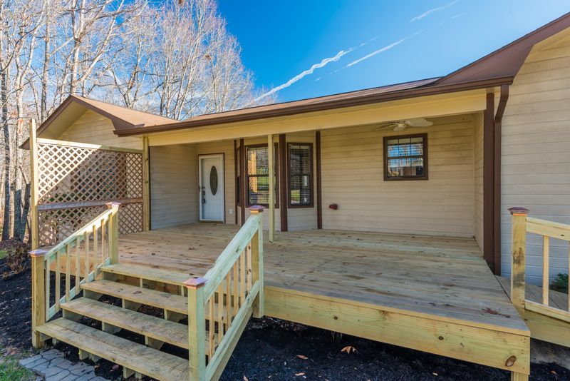 215 Skyland Ln, Powell, TN 37849