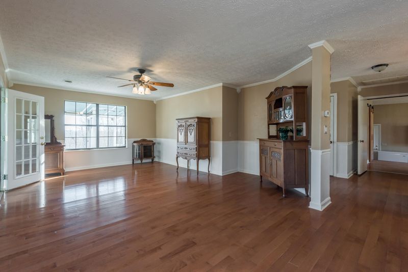 215 Skyland Ln, Powell, TN 37849