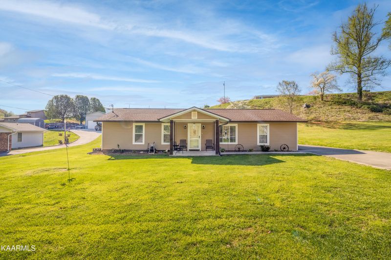 215 Styles Ln, Harriman, TN 37748