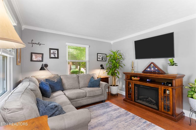 215 Tusculum Dr, Oak Ridge, TN 37830