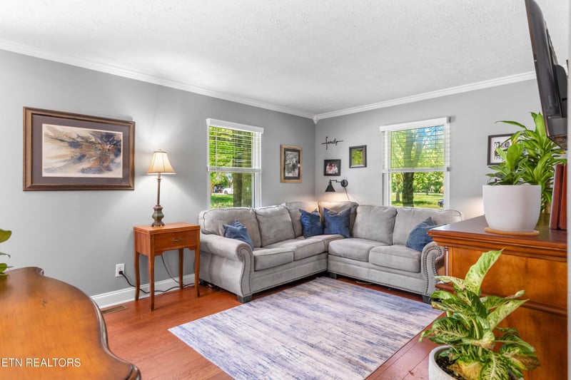 215 Tusculum Dr, Oak Ridge, TN 37830