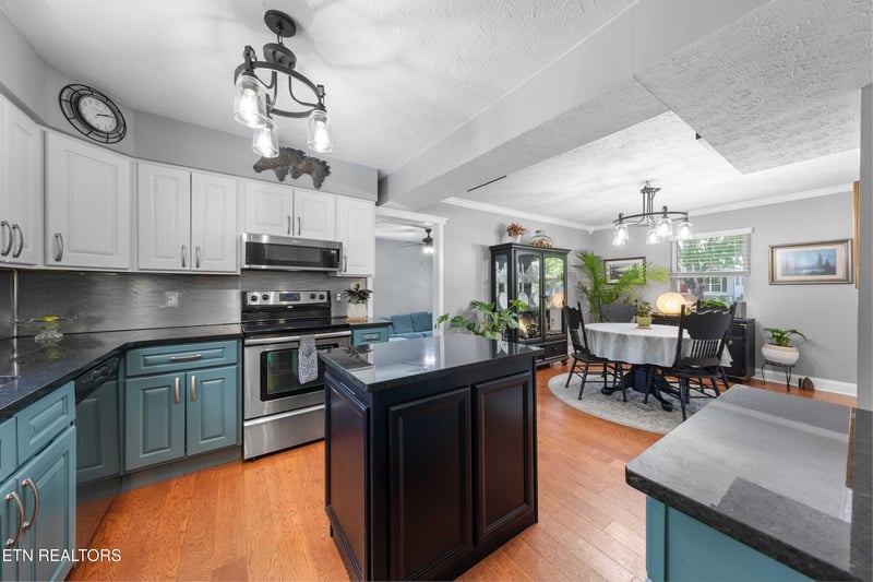 215 Tusculum Dr, Oak Ridge, TN 37830