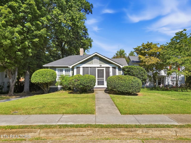 215 W Goddard Ave, Maryville, TN 37803