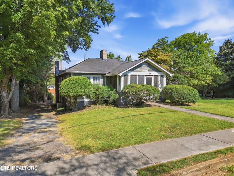 215 W Goddard Ave, Maryville, TN 37803