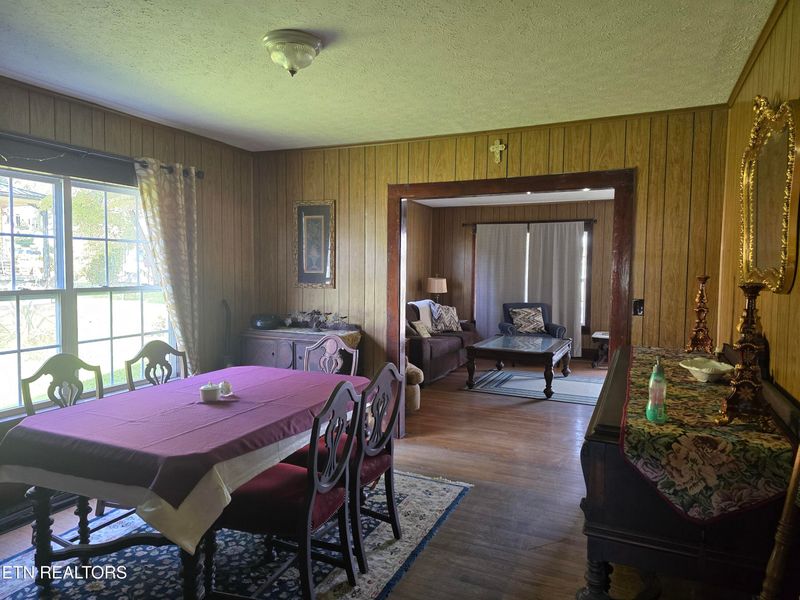 215 Walden Ave, Harriman, TN 37748