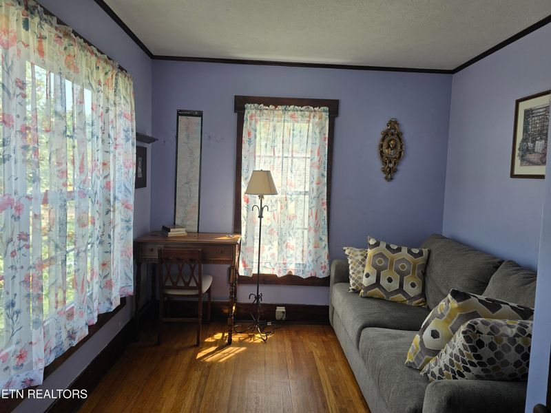 215 Walden Ave, Harriman, TN 37748