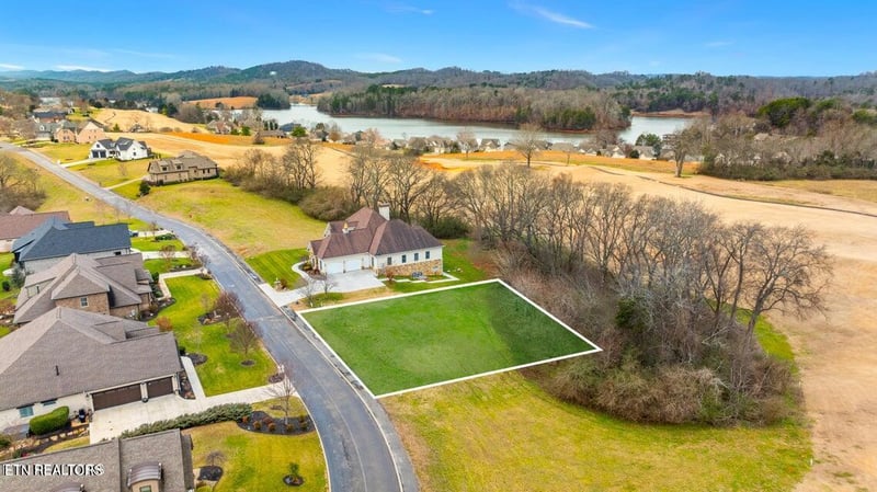 215 Watercrest Dr, Vonore, TN 37885