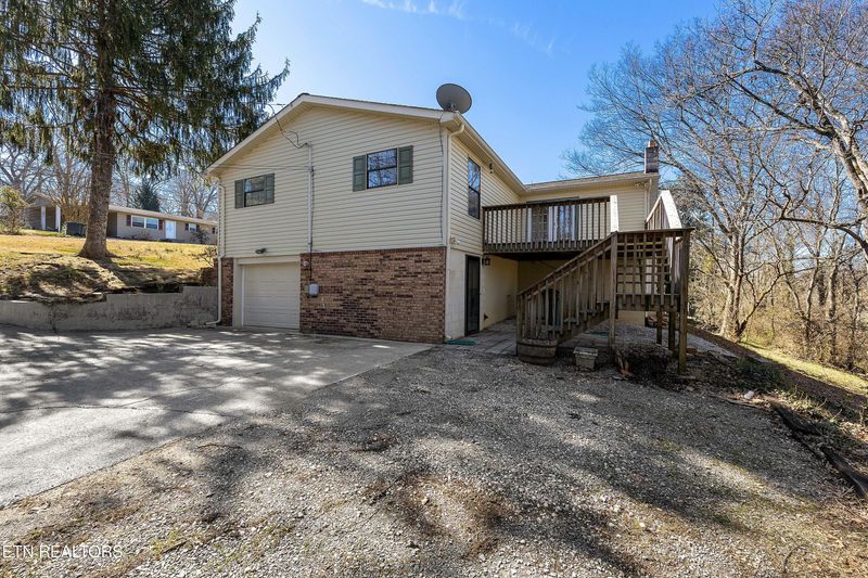 215 White Pine Ln, Rockford, TN 37853