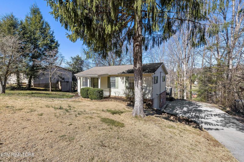 215 White Pine Ln, Rockford, TN 37853