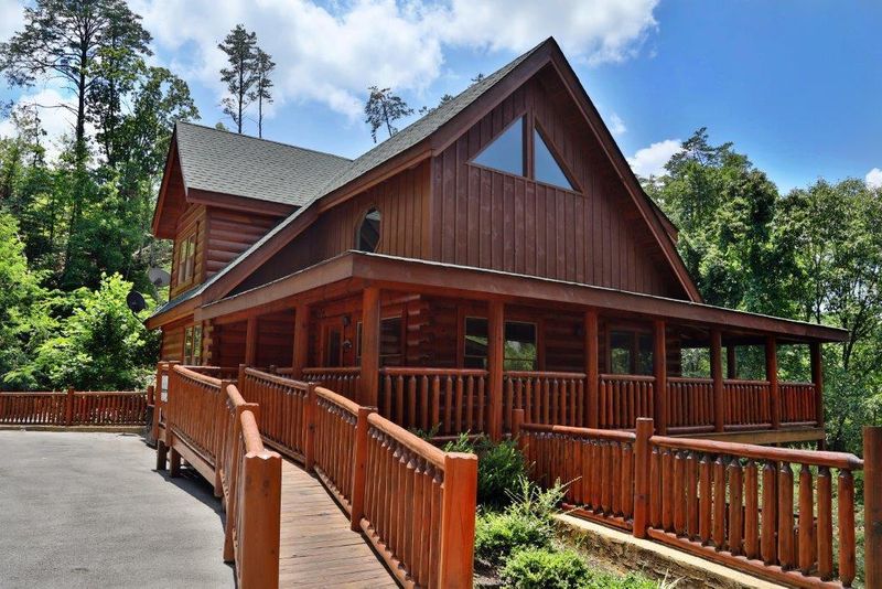 2150 Bear Haven Way, Sevierville, TN 37876