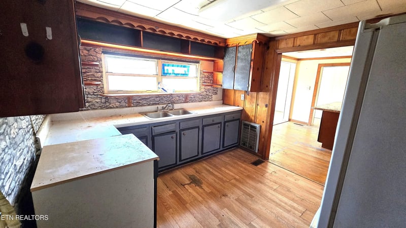 2150 Pinecrest Cir, Lenoir City, TN 37772
