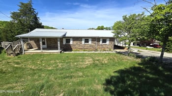 2150 Pinecrest Cir, Lenoir City, TN 37772