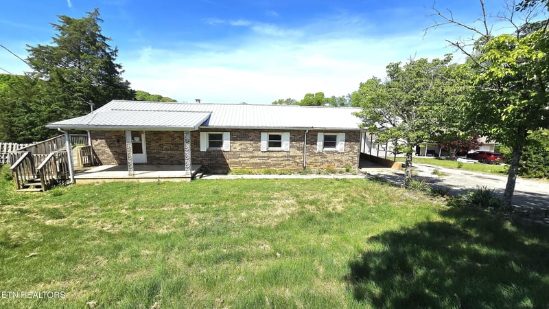 2150 Pinecrest Cir, Lenoir City, TN 37772
