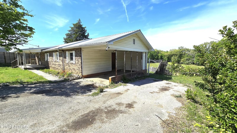 2150 Pinecrest Cir, Lenoir City, TN 37772