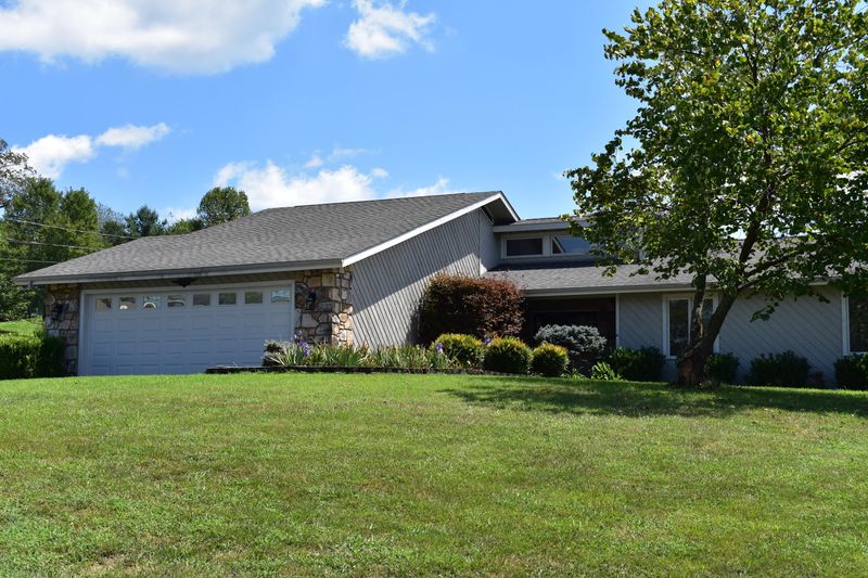 2150 Red Bank Cir, Sevierville, TN 37876