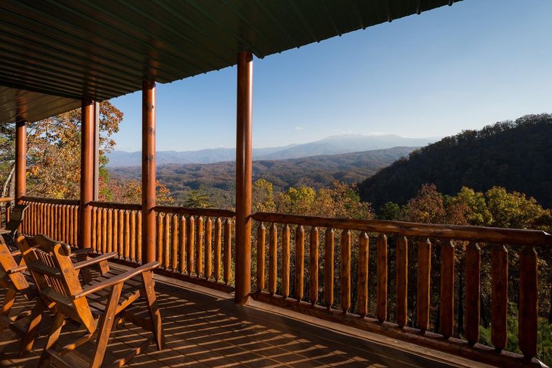 2150 Sanders Ln, Sevierville, TN 37876