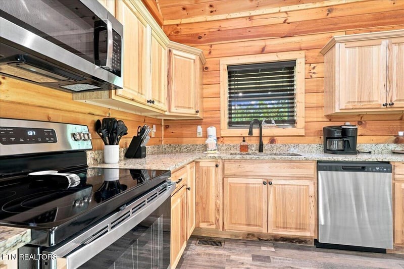 2151 Wingspan Dr, Sevierville, TN 37876