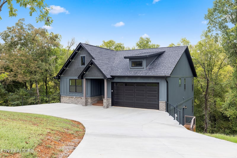 2154 Aaron Ct, Sevierville, TN 37876