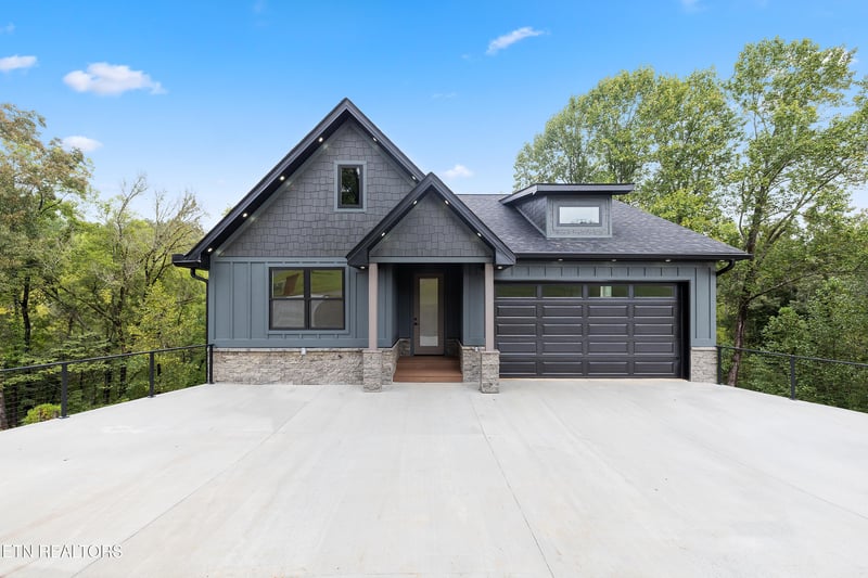 2154 Aaron Ct, Sevierville, TN 37876