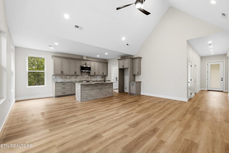 2154 Aaron Ct, Sevierville, TN 37876