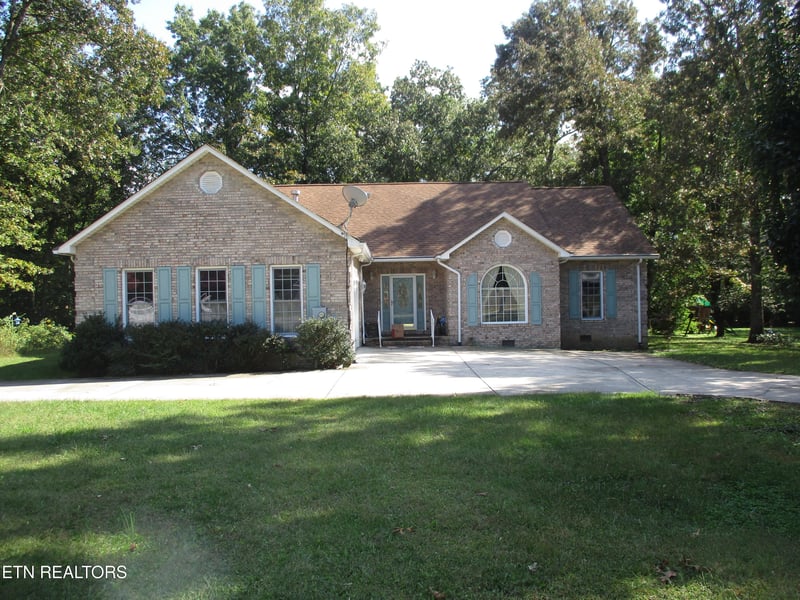 2155 Keno Dr, Crossville, TN 38572