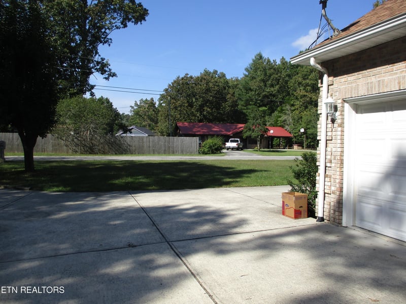 2155 Keno Dr, Crossville, TN 38572